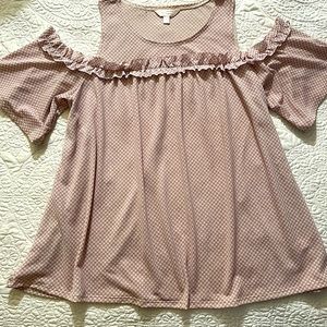 Super cute Laura Conrad peek a boo top.